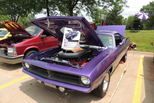 1970 Plymouth hemi cuda in plum crazy purple