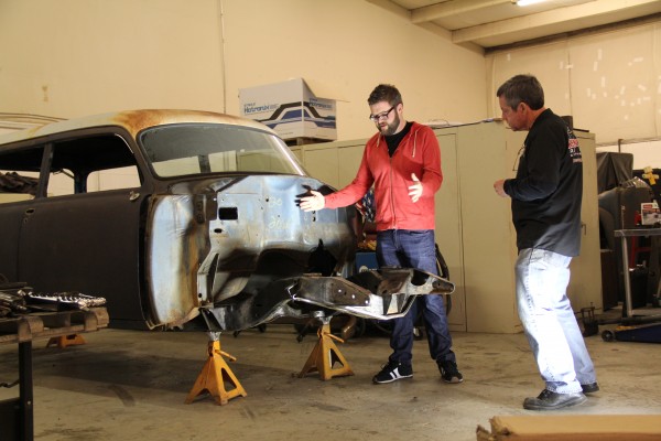 Rutledge Wood and Randy Allgood discussing hot rod build plans