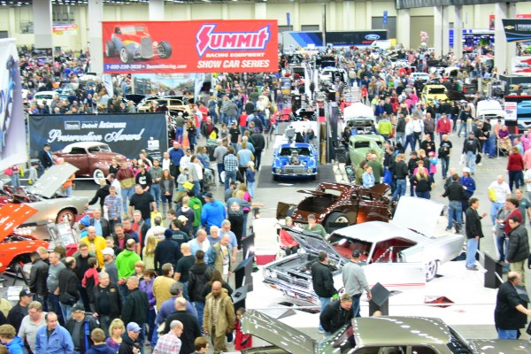 show car crowds at Detroit autorama