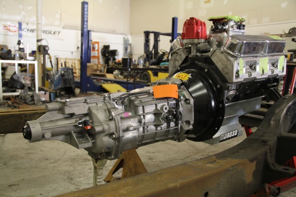 transmission mounted behind a v8 engine in a hot rod chassis