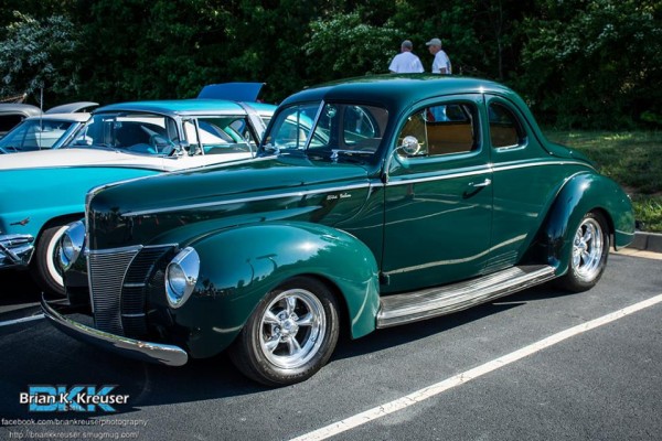 vintage prewar hot rod cope with custom wheels