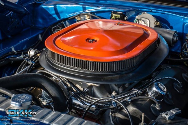 426 hemi engine in a blue 1970 plymouth roadrunner superbird