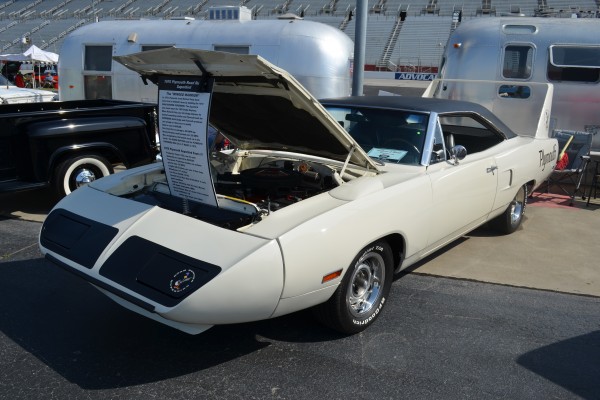 White 1970 plymouth roadrunner superbird