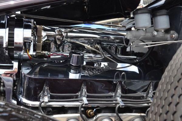 vintage buick nailhead v8 in an old custom hot rod