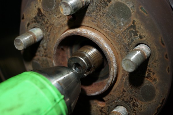 hammering out splined cv axle from hub