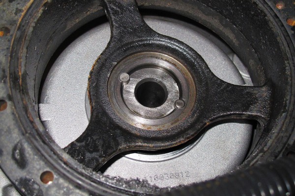 close up of crank snout on a gm ls engine