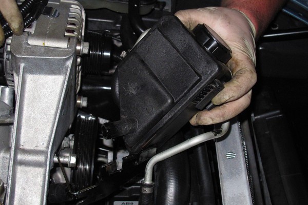 removing a power steering reservoir form a c6 corvette engine bay