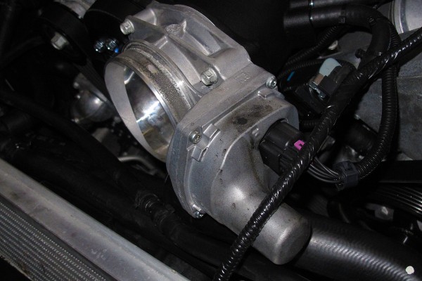 oe gm throttle body installed on a corvette ls