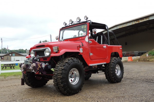 modified 1977 toyota land cruiser FJ with custom upgrades
