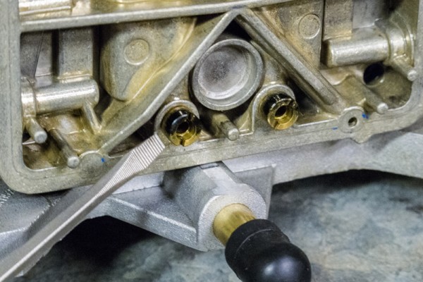 idle mix screws on a holley avenger carburetor