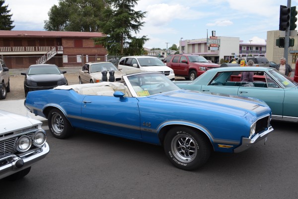 blue oldsmobile second-gen 442 cutlass convertible