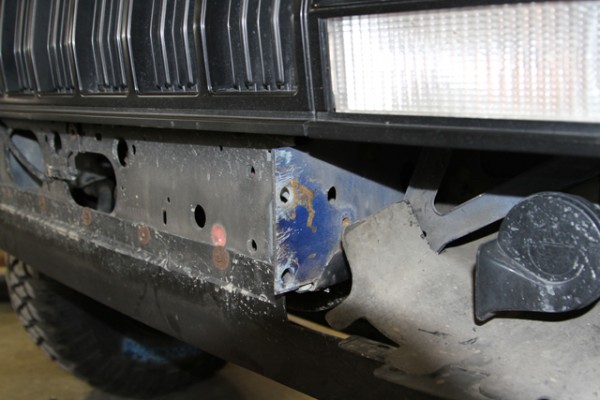 Front of a Jeep Cherokee XJ with its bumper removed