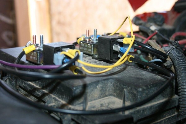 relays mounted for a vehicle on board compressed air system