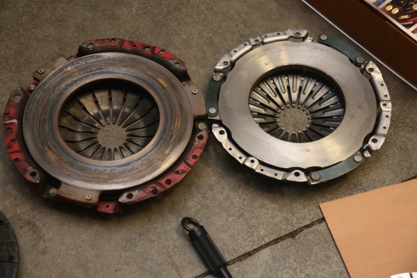 a side by side comparison of a new and worn clutch disc