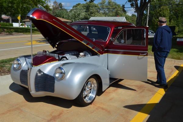 1940 Pontiac Deluxe street rod