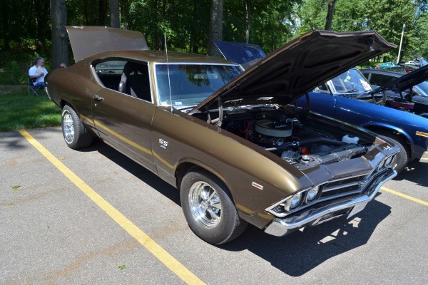 brown chevy chevelle ss 454 at summit racing car show
