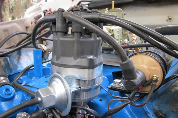 a distributor installed on a v8 engine