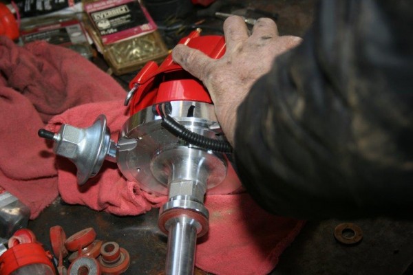 disassembling an engine distributor