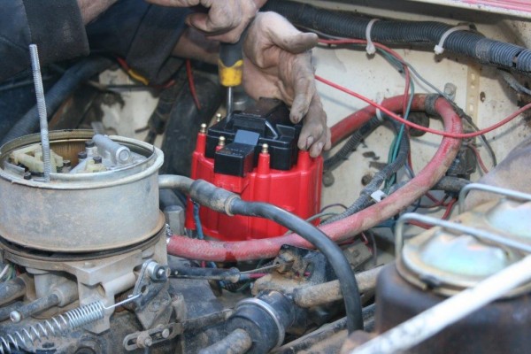 installing cap on an msd distributor