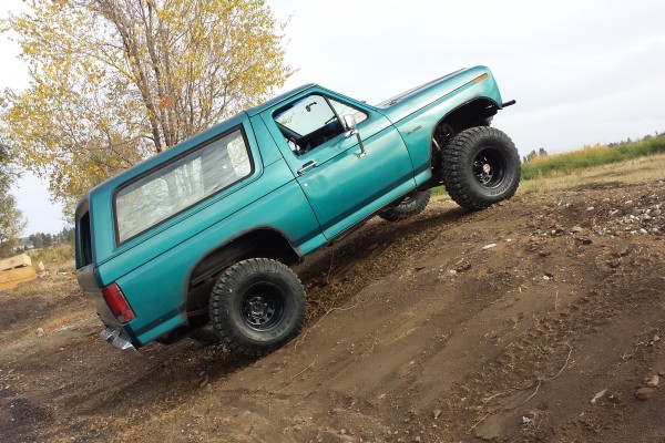 1984 ford bronco climbing dirt hill