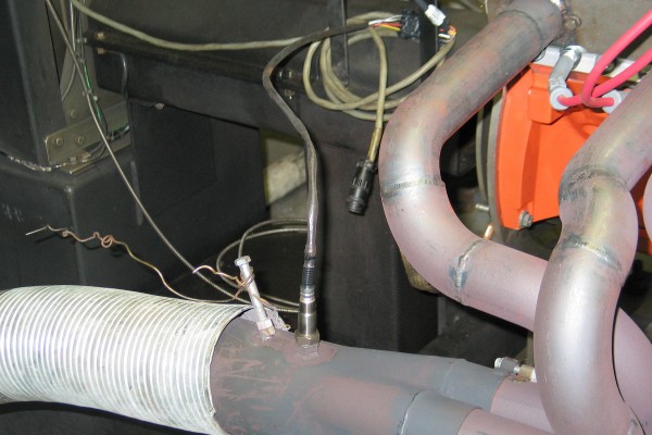 header tube with holley terminator o2 sensor installed