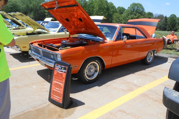 1972 dodge dart swinger display at car show
