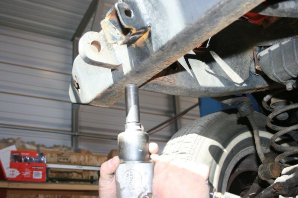 removing a rusty bumper from a jeep wrangler TJ