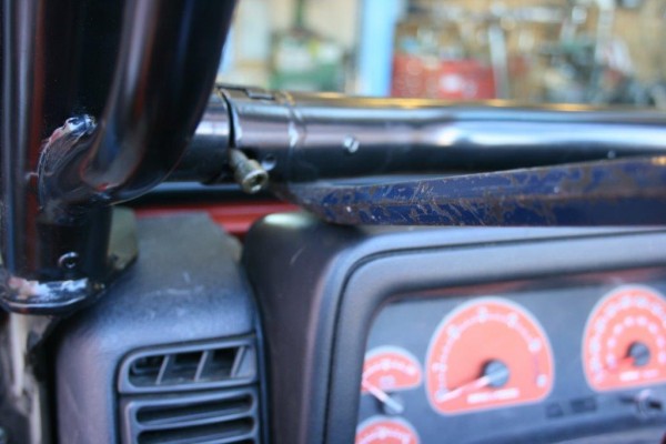 bolting in a crossbar on a jeep roll cage