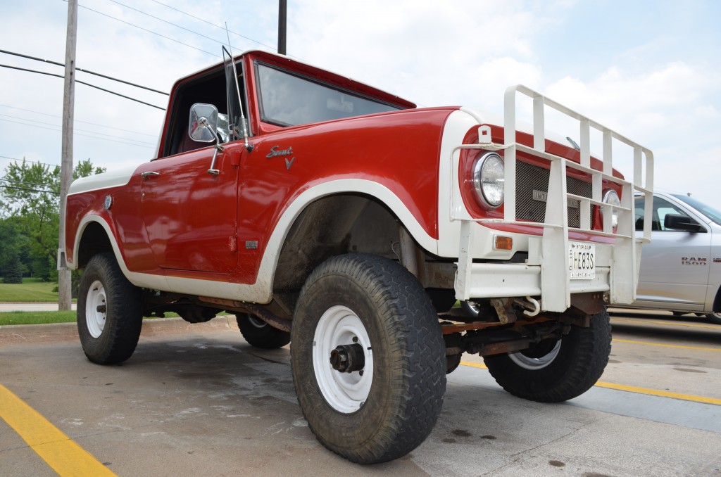 International Harvester Scout 800, side quarter view