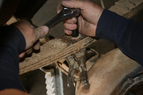 removing center pin from leaf pack on a jeep cherokee xj