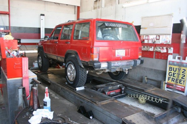 jeep cherokee xj on alignment jig