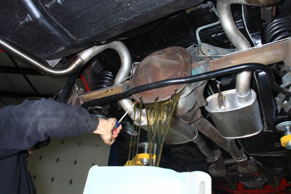 removing differential cover from a ford mustang axle