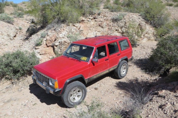 jeep cherkoee xj on a desert trail