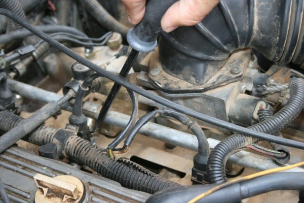 screwdriver popping electrical connectors of a fuel injector