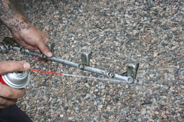 cleaning a fuel rail with spray cleaner