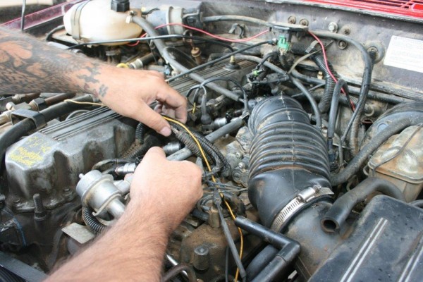 installing a fuel rail onto a jeep 4.0L engine