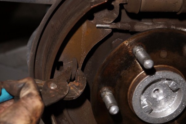 prying off drum brake spring from brake shoe