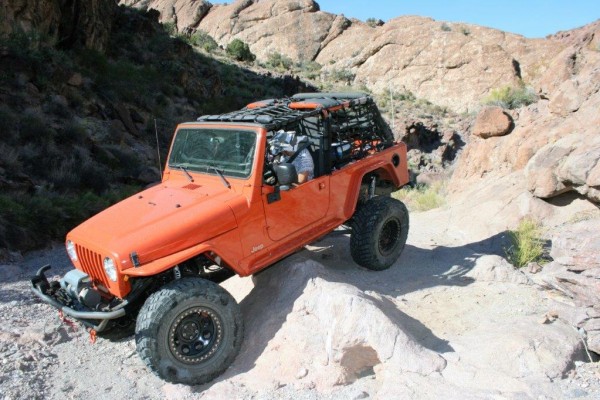 modified jeep wrangler tj descending a desert trail