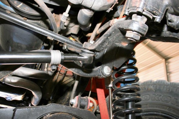 close up of steering arm on a jeep wrangler tj