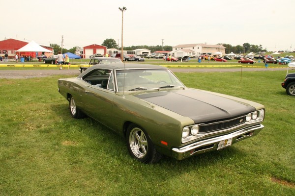 dodge coronet super bee at 2015 Mopar Nationals