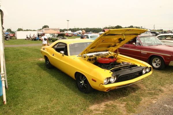 vintage dodge challenger at 2015 Mopar Nationals