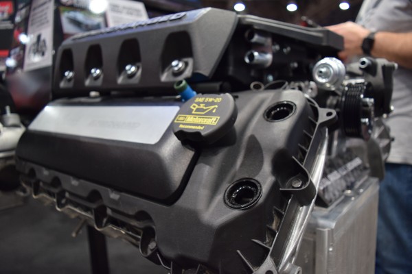 oil cap and valve cover on a ford mod motor