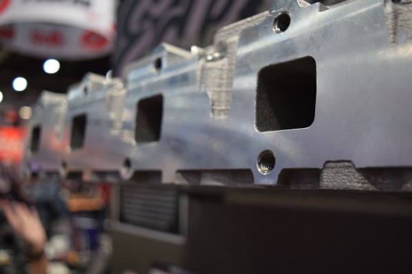 edelbrock duramax cylinder head on display at SEMA 2015