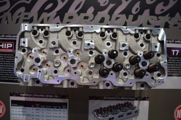 edelbrock duramax cylinder head on display at SEMA 2015