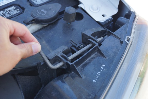 headlight retaining pin for a chevy silverado truck