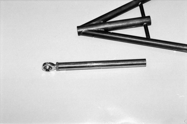 track locator assembly with heim joint rod end