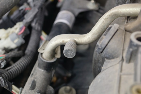 depressurize knob on gm ls fuel rail