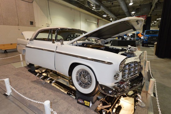 white Chrysler 300 first gen