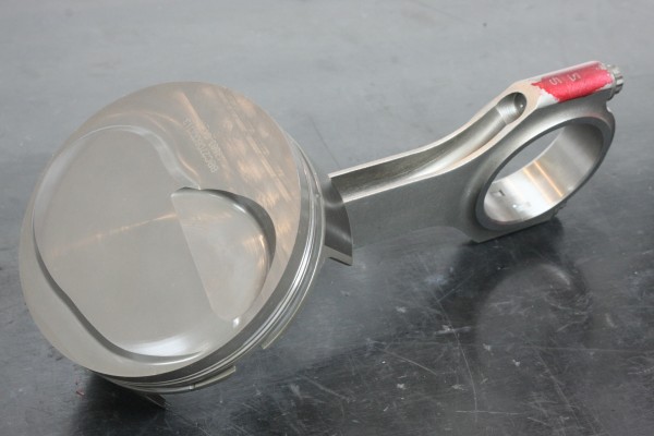 a connecting rod and piston head assembly