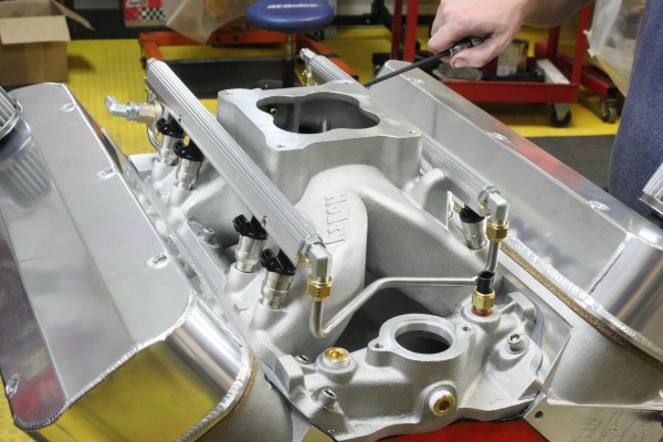 installing intake manifold on a big block chevy v8